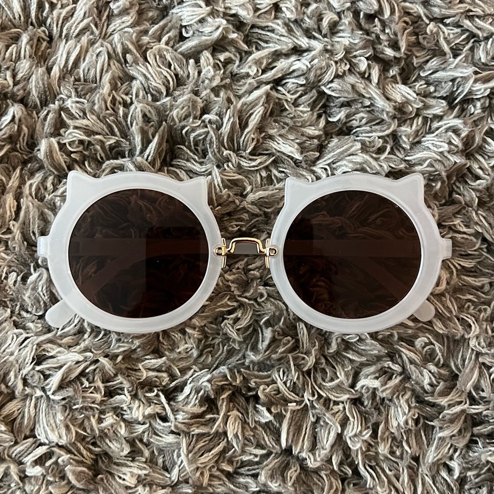 Cat Eared Round Sunglasses - White